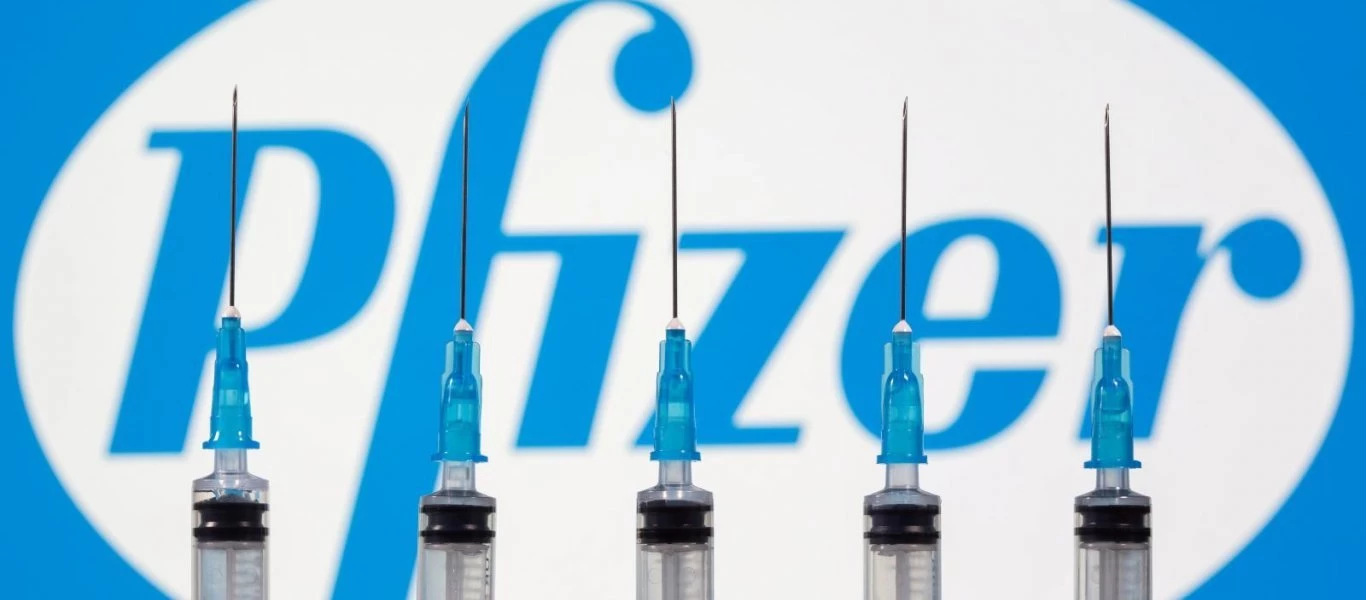 Εμβόλιο Pfizer: Ερευνητές εισηγούνται να γίνεται αργότερα η χορήγηση της β' δόσης